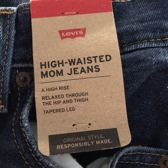 NWT Levi’s High Waisted Mom Jeans - Picture 7 of 7